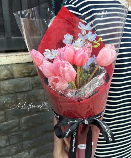 BO218 Bó hoa Tulip mix Tiểu Delphin